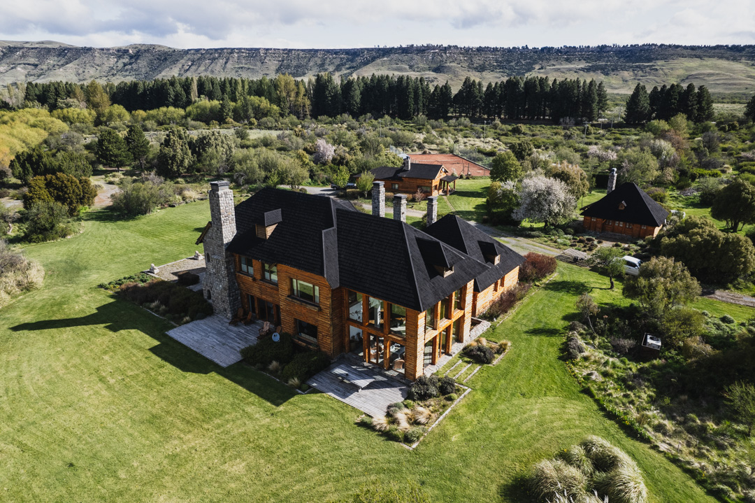 Stone_River_Lodge_2.jpg