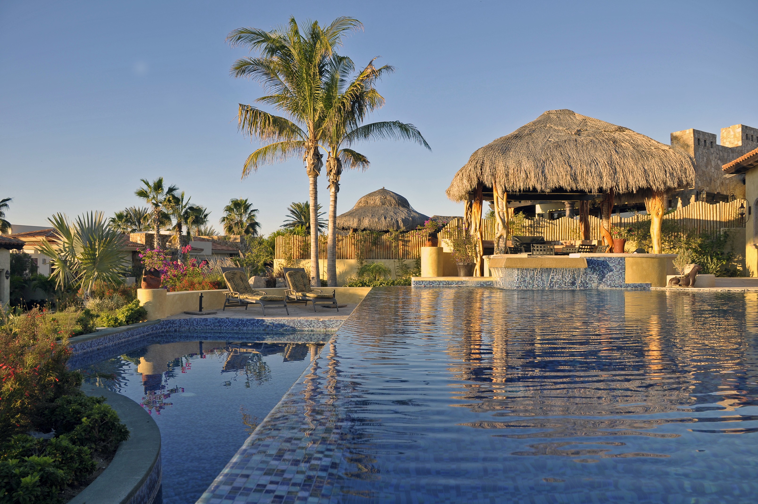 Pool & Back Exterior 02.jpg